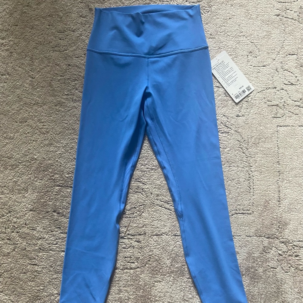 Lululemon aligns blue Nile size 6